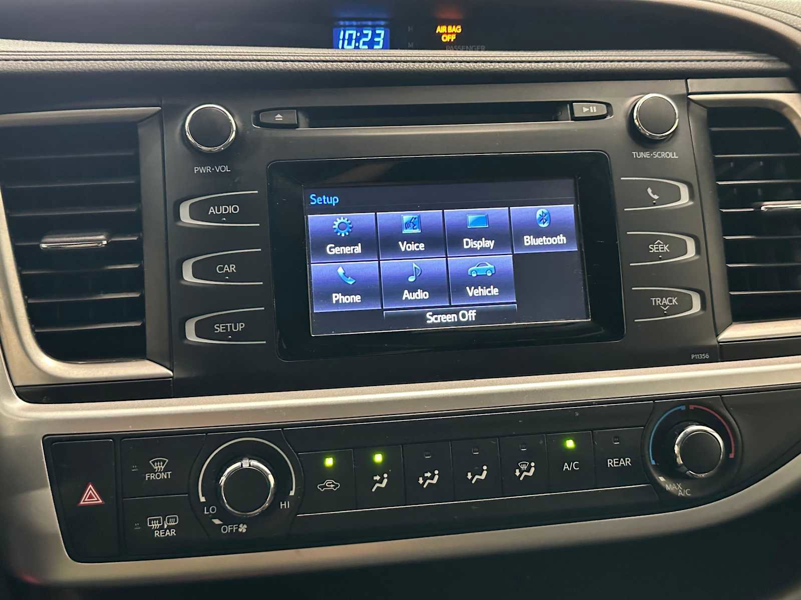 Used 2018 Toyota Highlander LE image 14