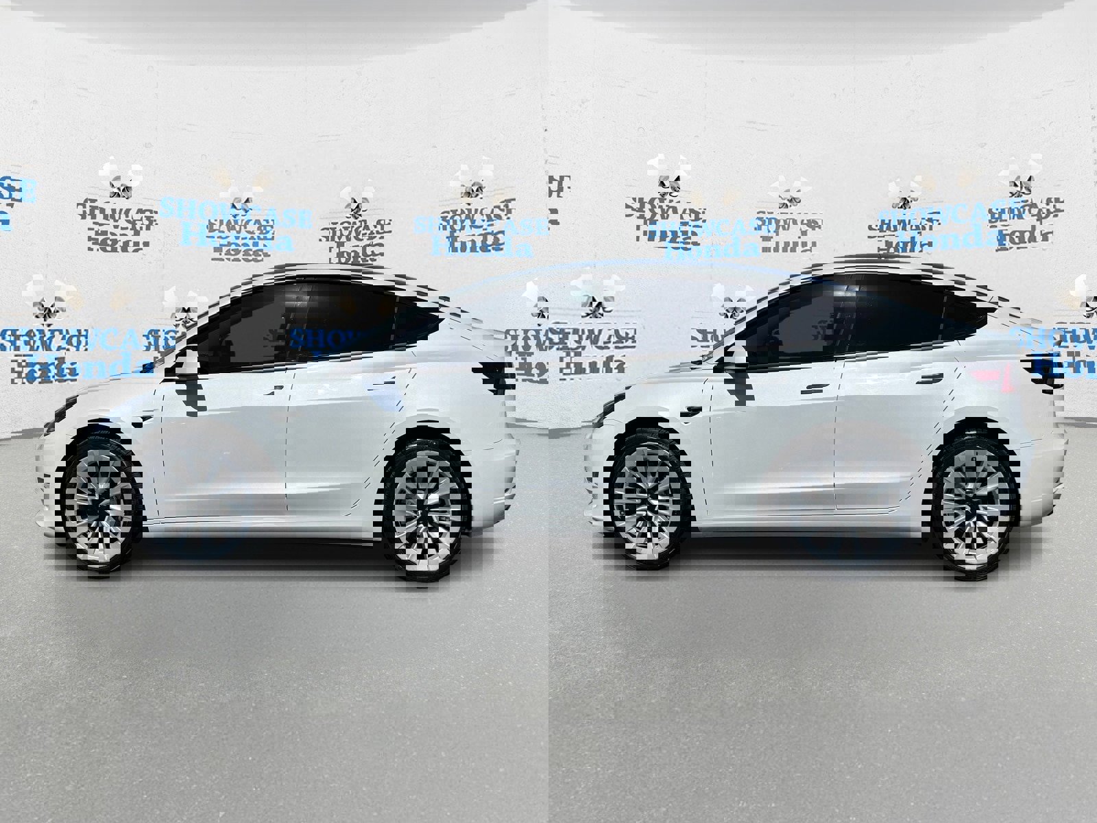 Used 2023 Tesla Model 3 Standard Range image 4