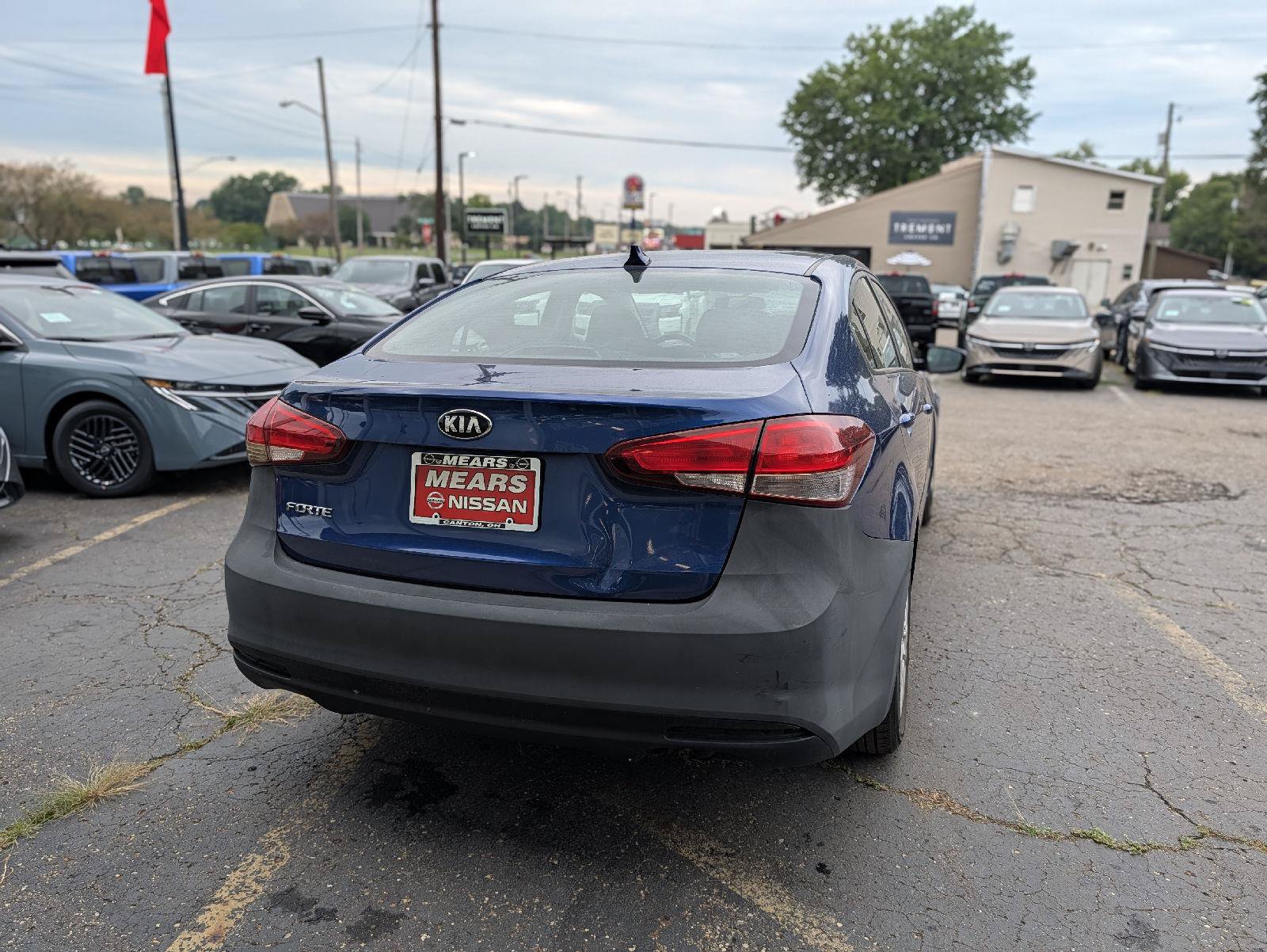 Used 2017 Kia Forte LX FWD image 11