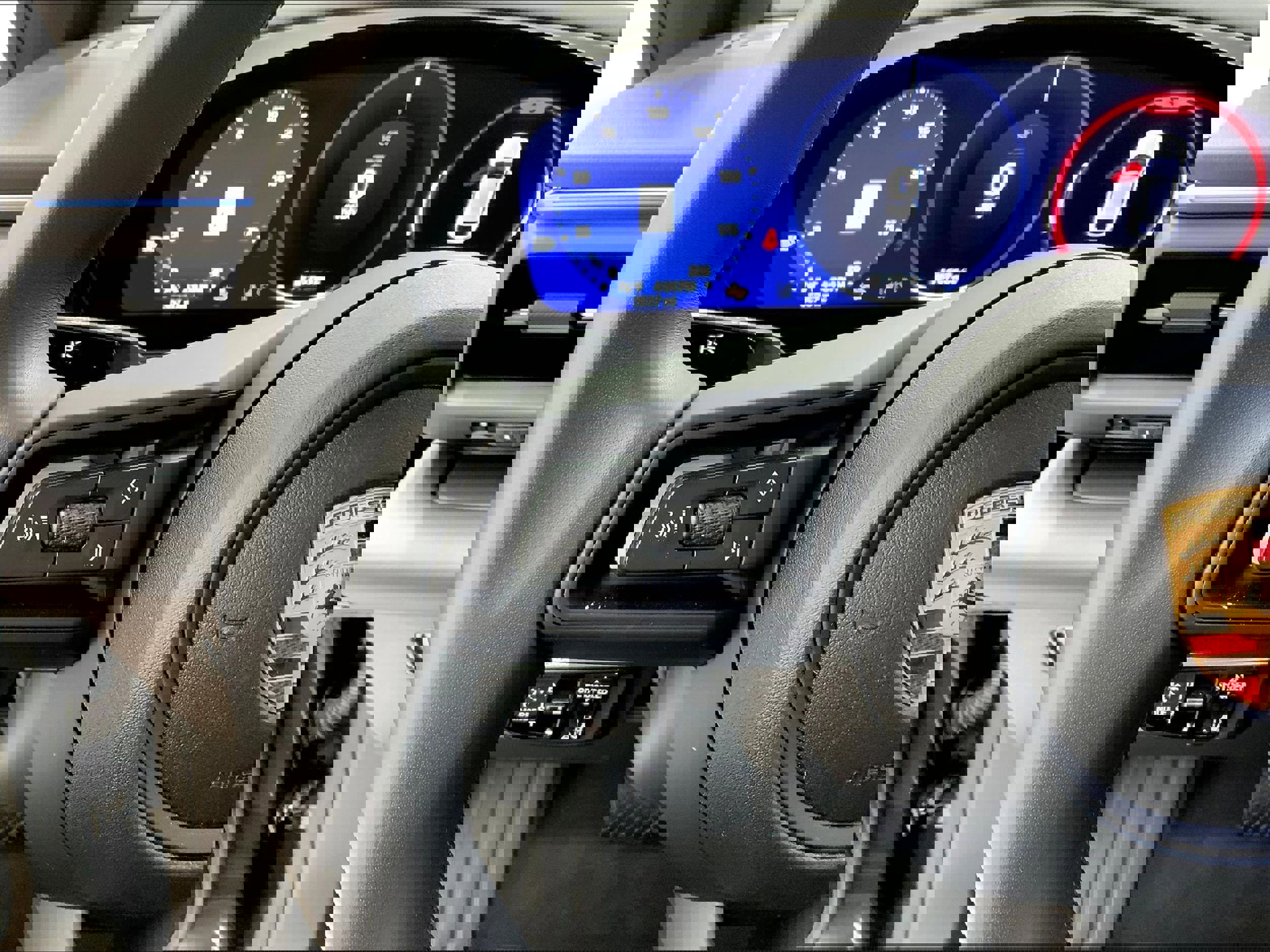 Used 2025 Porsche Macan Electric image 15