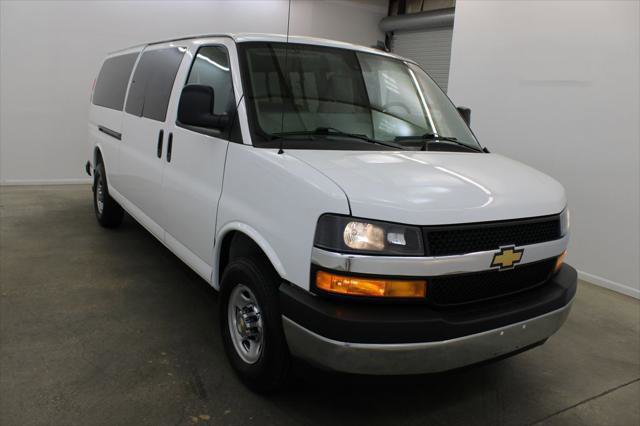 Used 2025 Chevrolet Express 3500 LT w/ LT Preferred Equipment Group RWD image 6