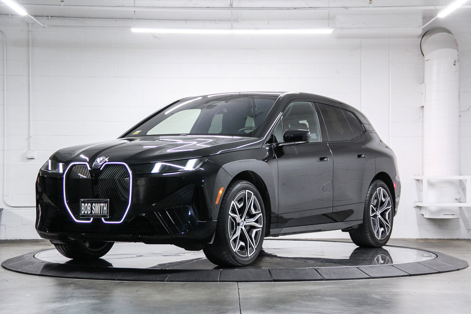 Used 2026 BMW iX xDrive60 AWD/4WD image 3