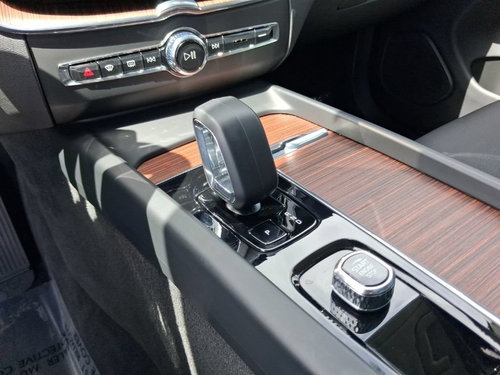 Used 2024 Volvo XC60 B5 Plus w/ Protection Package Premier AWD/4WD image 22