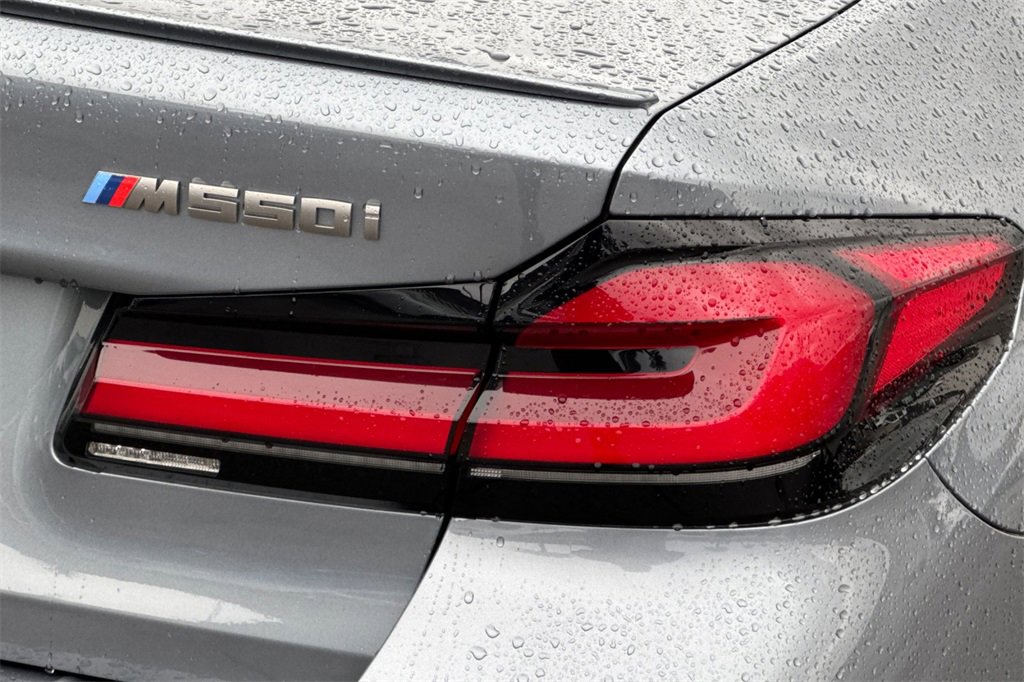 Used 2022 BMW M550i xDrive w/ Executive Package image 35