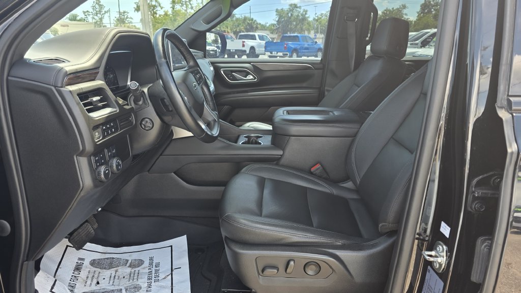 Used 2023 Chevrolet Tahoe Z71 w/ Luxury Package AWD/4WD image 16