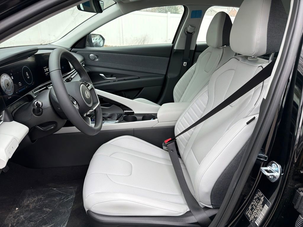 New 2025 Hyundai Elantra Limited image 9