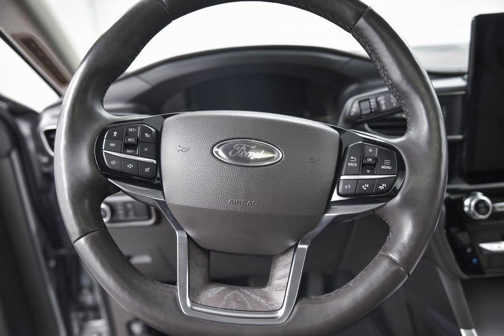 Used 2023 Ford Explorer Platinum w/ Technology Package image 17