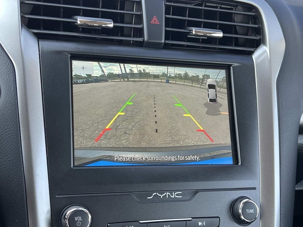 Used 2020 Ford Fusion SE FWD image 18