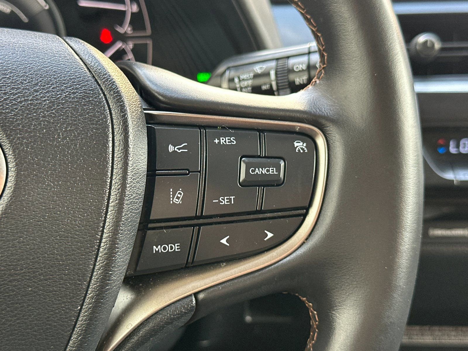 Used 2022 Lexus UX 250h w/ Accessory Package (Z2) AWD/4WD image 28