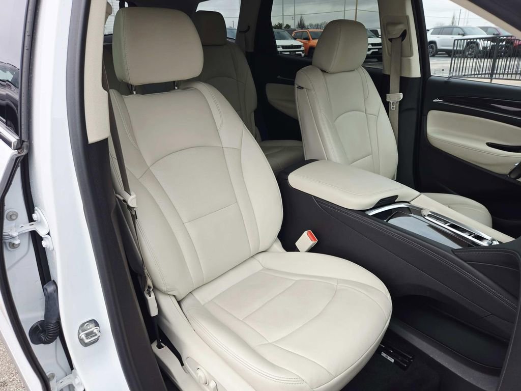 Used 2023 Buick Enclave Essence image 17