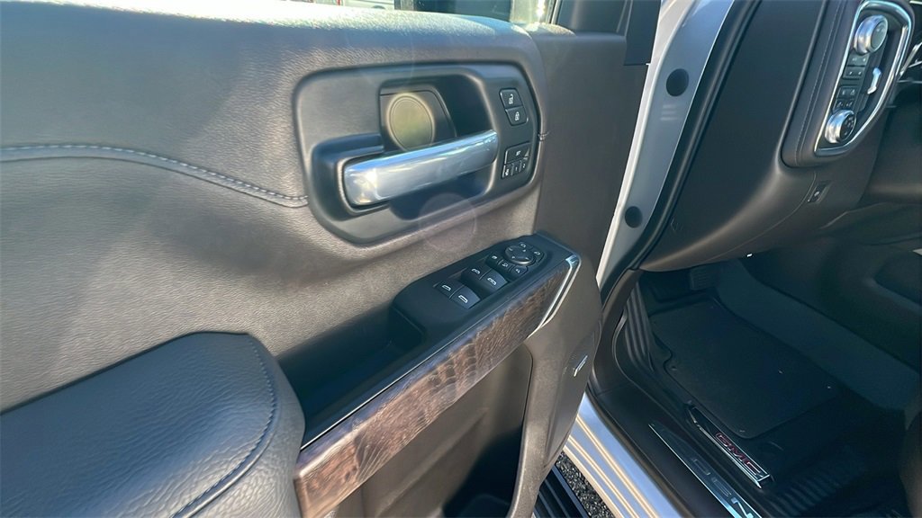 Used 2021 GMC Sierra 2500 Denali w/ Denali Ultimate Package image 12