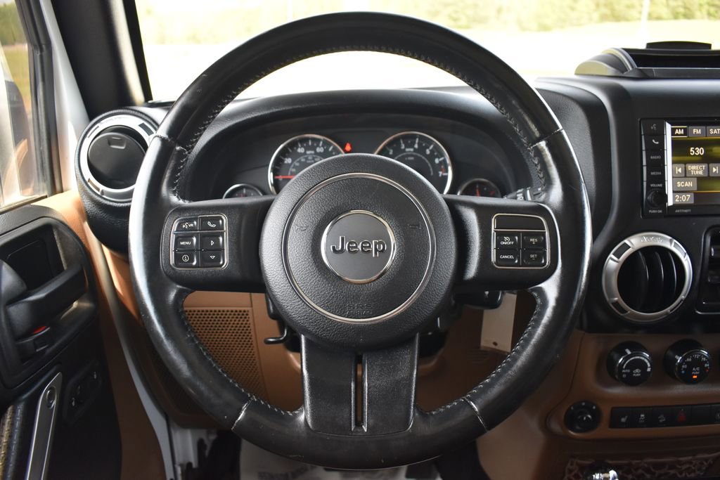 Used 2015 Jeep Wrangler Unlimited Sahara w/ Connectivity Group image 18