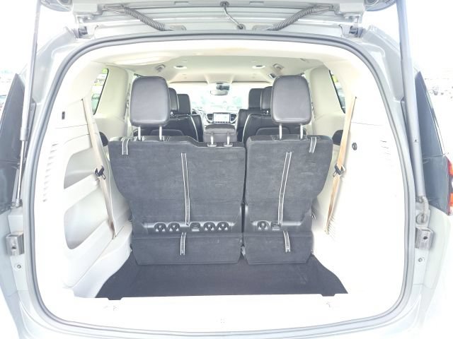 Used 2023 Chrysler Pacifica Touring-L FWD image 35