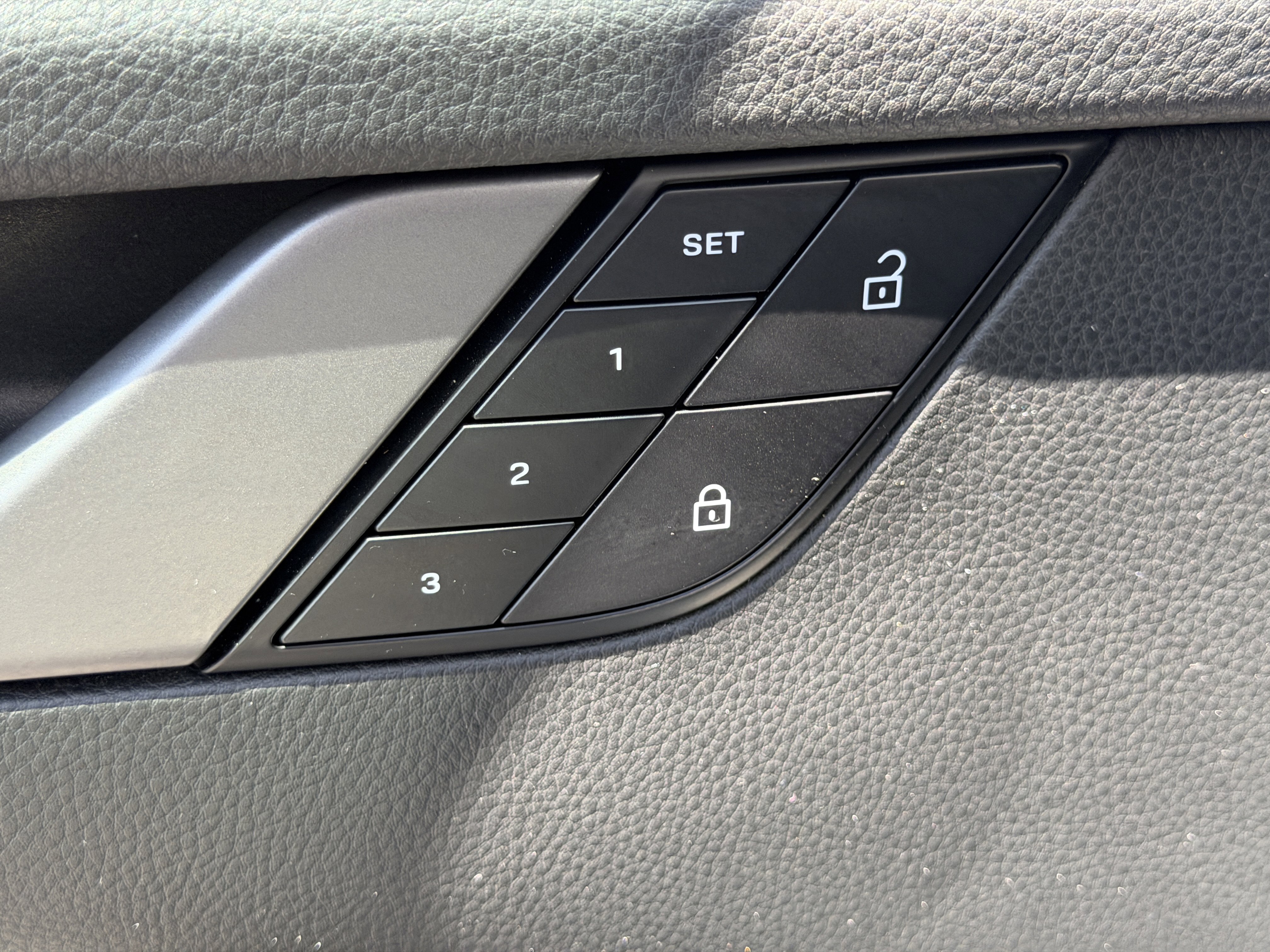 Certified 2024 Porsche 911 Carrera 4 AWD/4WD image 18