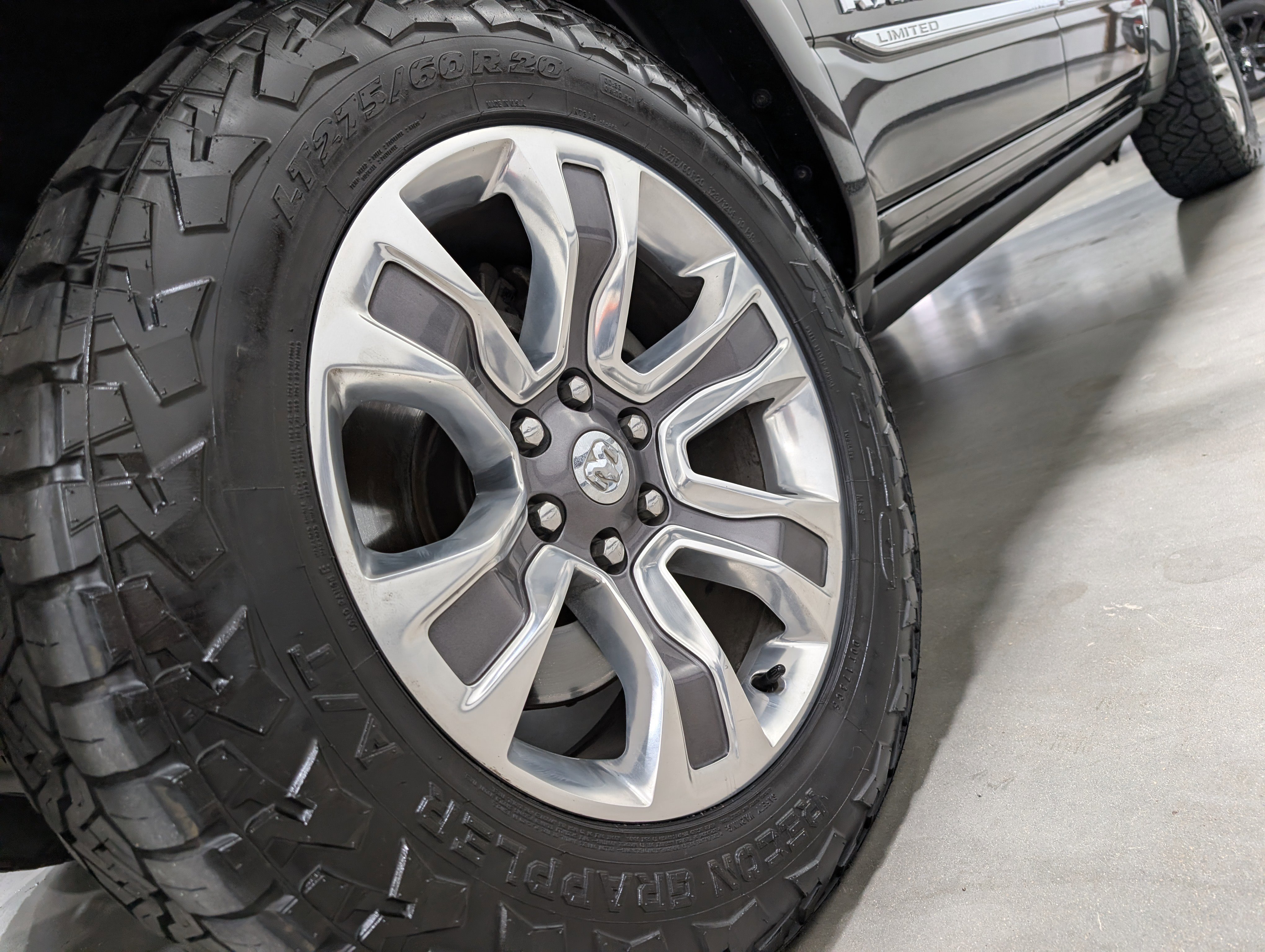 Used 2022 RAM 1500 Limited w/ Body Color Bumper Group image 9