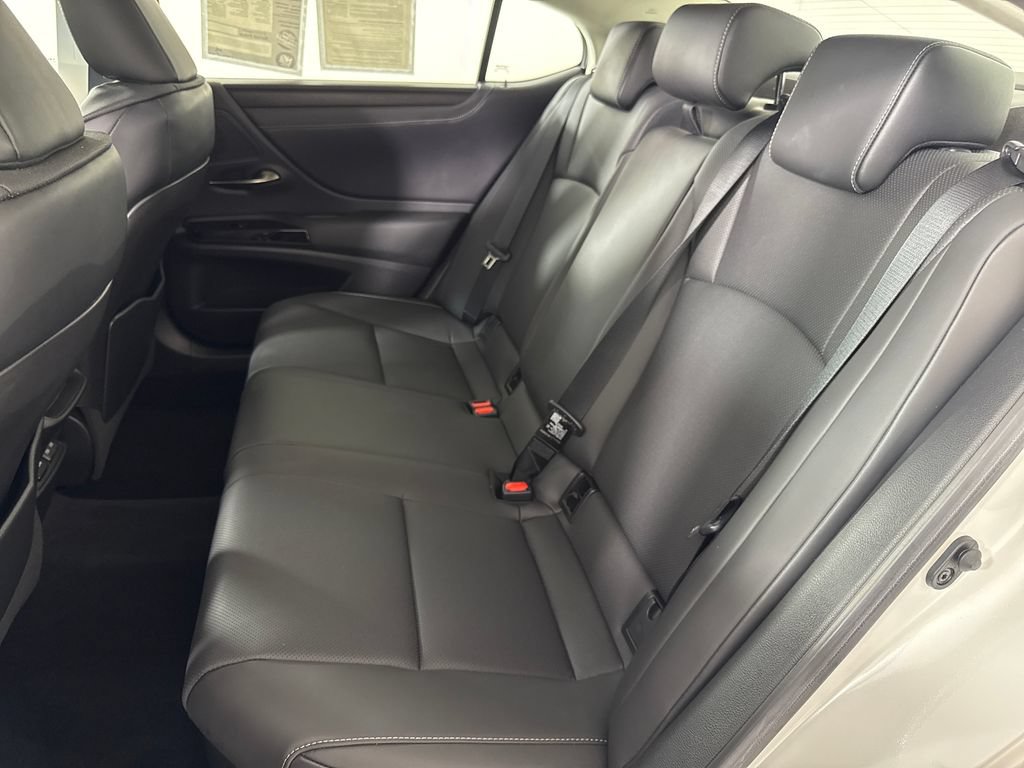 Used 2022 Lexus ES 300h w/ Premium Package FWD image 13