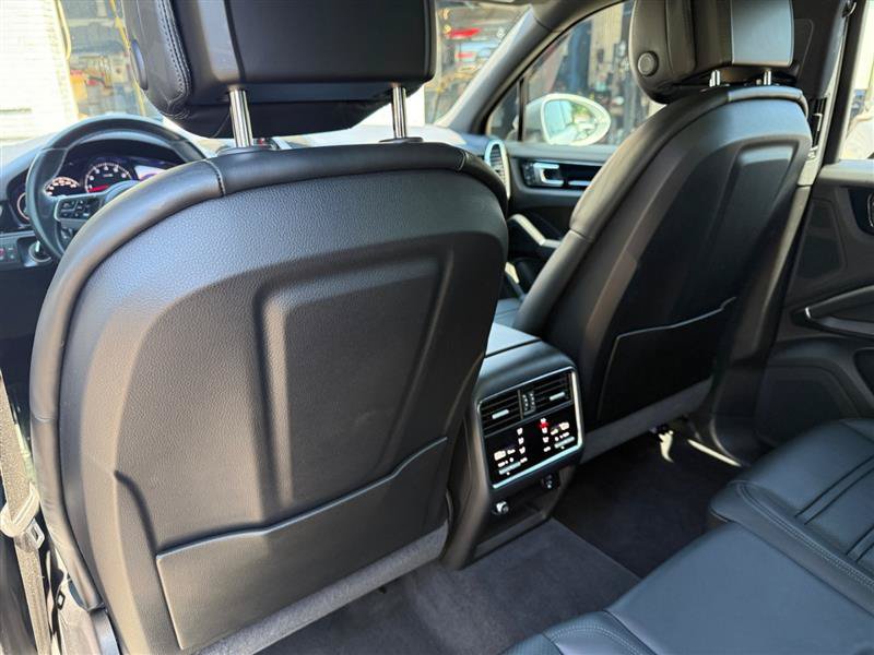 Used 2023 Porsche Cayenne AWD/4WD image 37