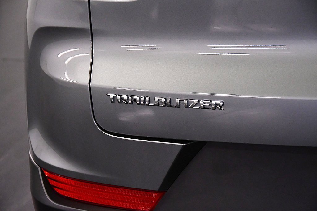 Used 2025 Chevrolet TrailBlazer LT w/ LT Cold Weather Package image 10