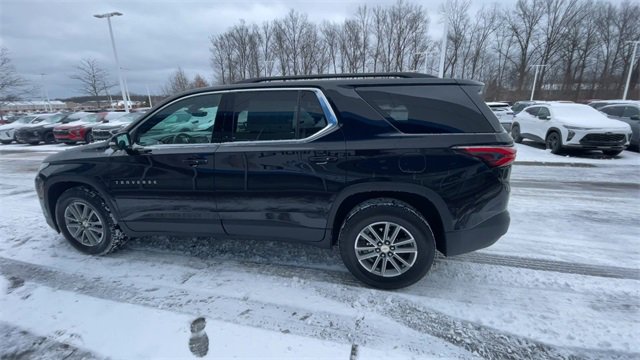 Certified 2023 Chevrolet Traverse LT w/ Rear Camera Mirror Package image 5