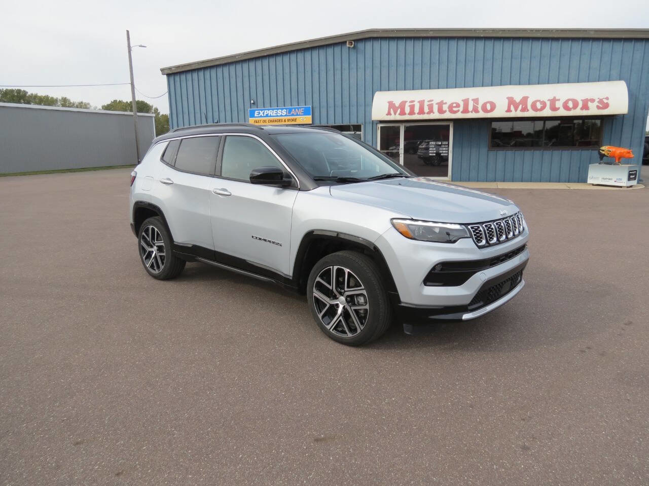 Used 2024 Jeep Compass Limited w/ Elite Group image 2