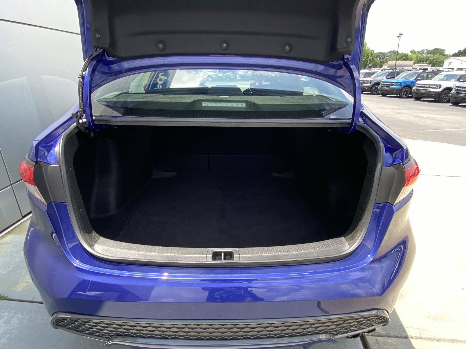 Used 2021 Toyota Corolla SE FWD image 11