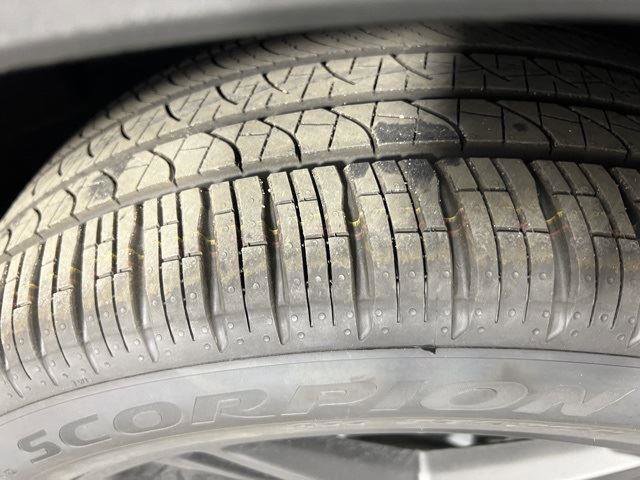 Used 2025 Ford Explorer ST-Line w/ Premium Package image 8