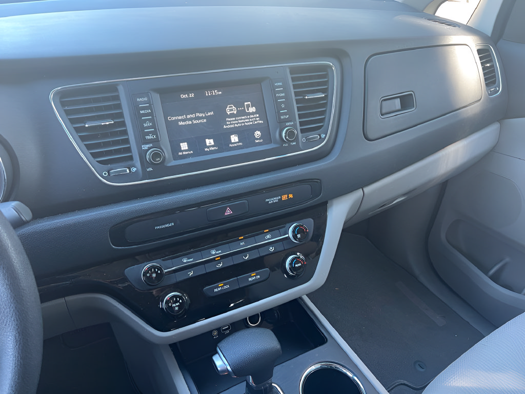 Used 2019 Kia Sedona LX FWD image 23