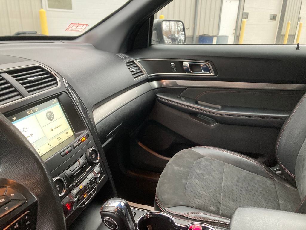 Used 2018 Ford Explorer XLT w/ Equipment Group 202A image 17