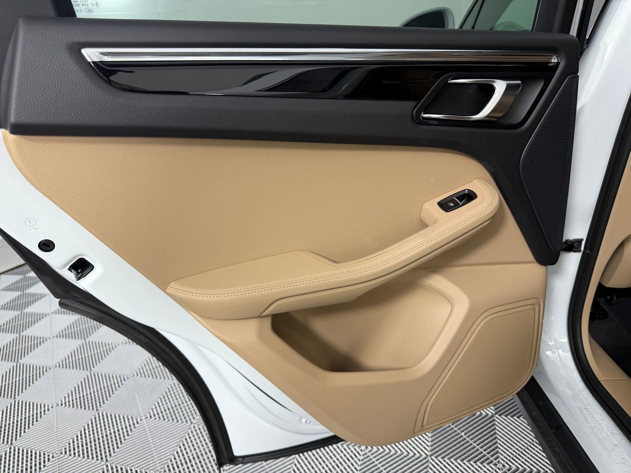 New 2025 Porsche Macan image 26