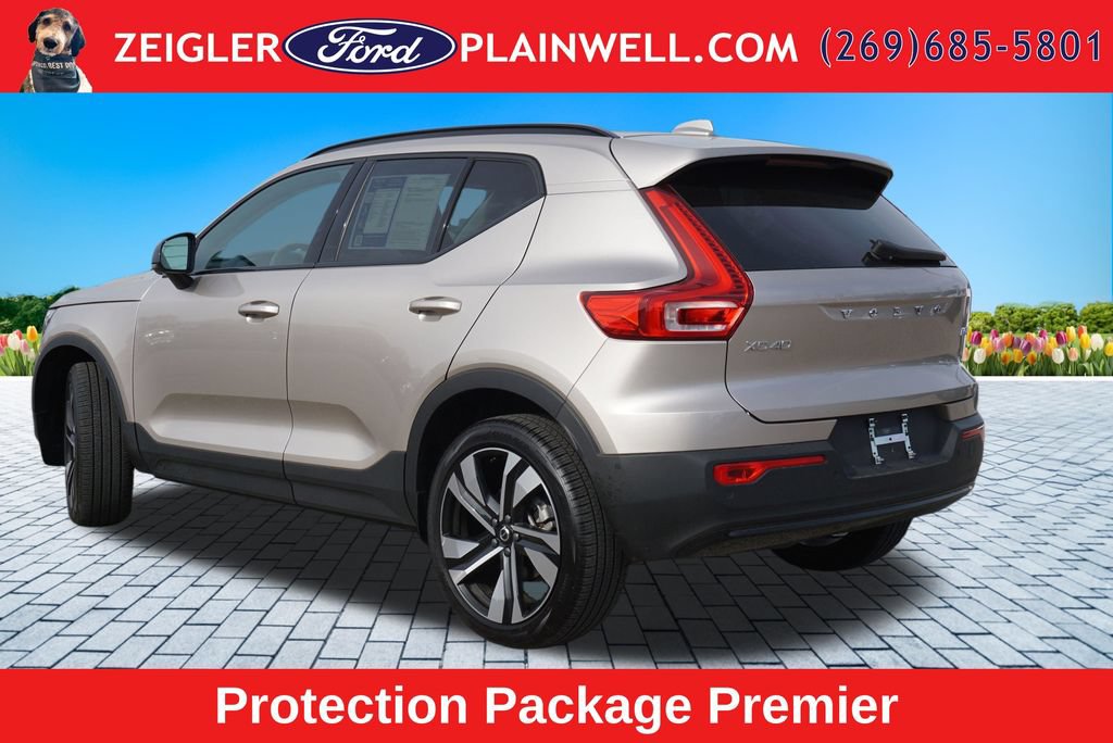 Used 2024 Volvo XC40 B5 Plus w/ Protection Package Premier AWD/4WD image 3