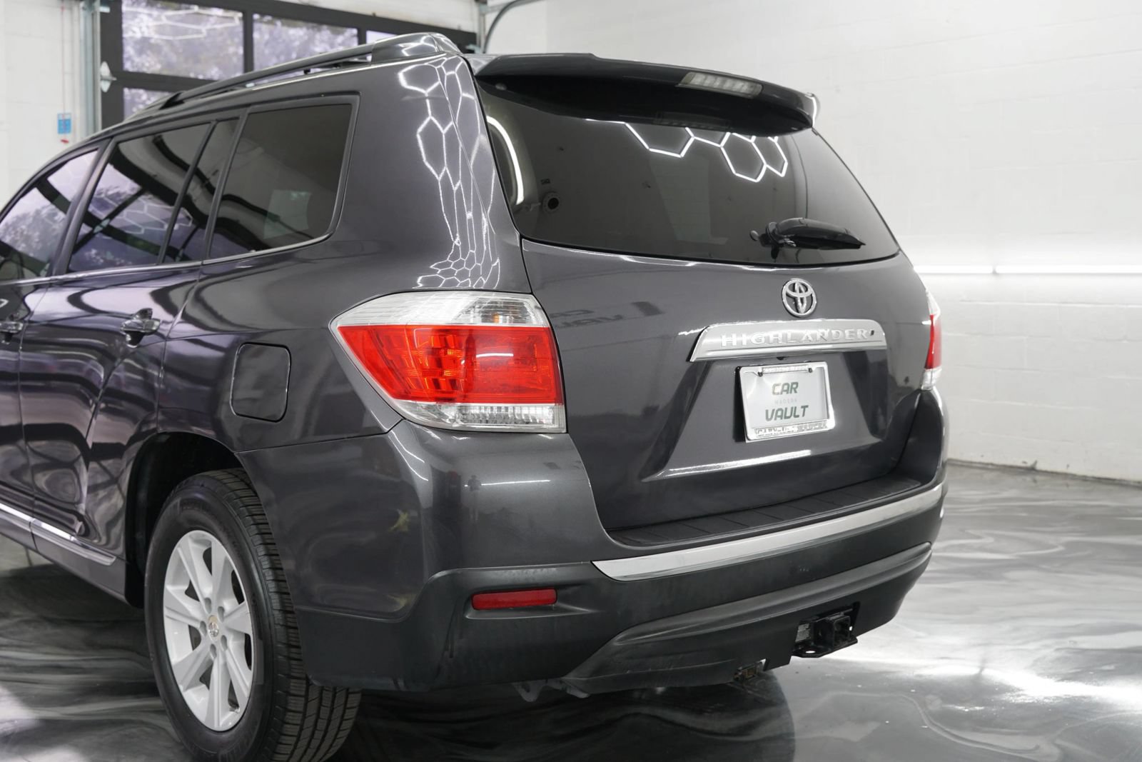 Used 2012 Toyota Highlander SE w/ Tow Pkg FWD image 13