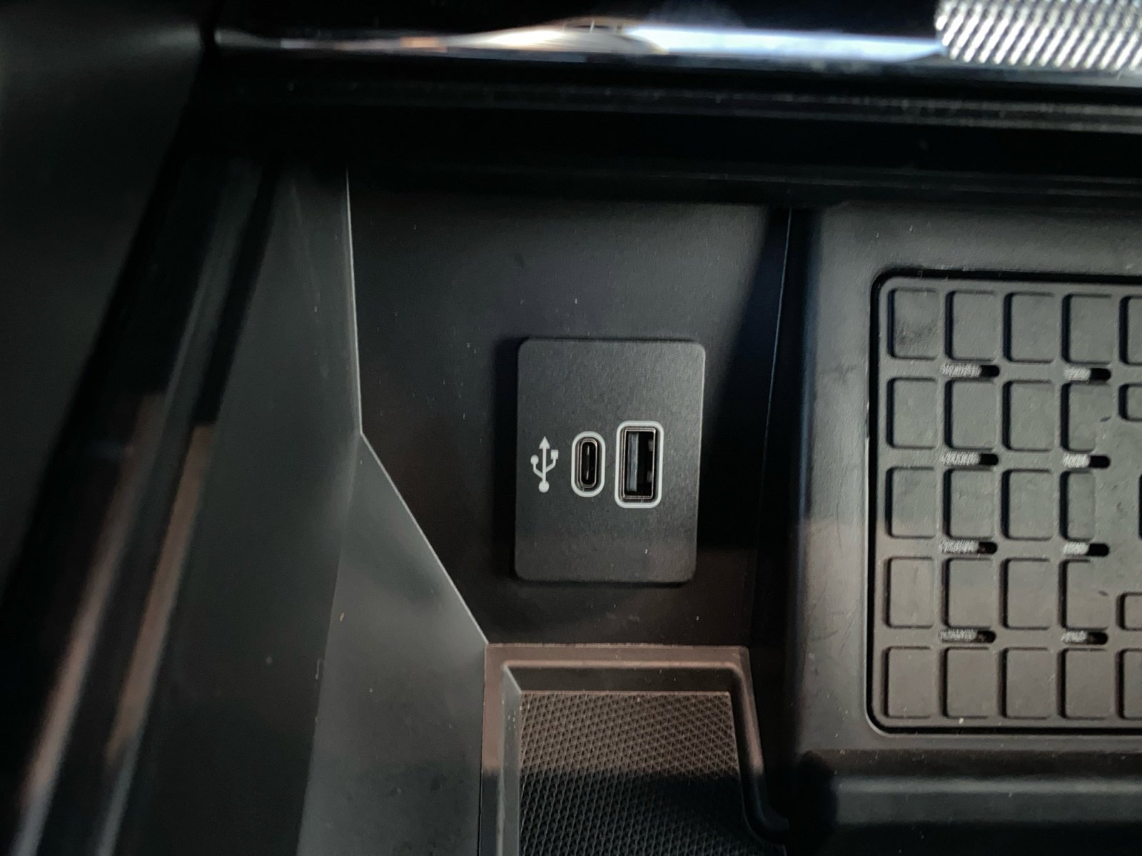 Used 2025 Ford F150 Raptor image 21