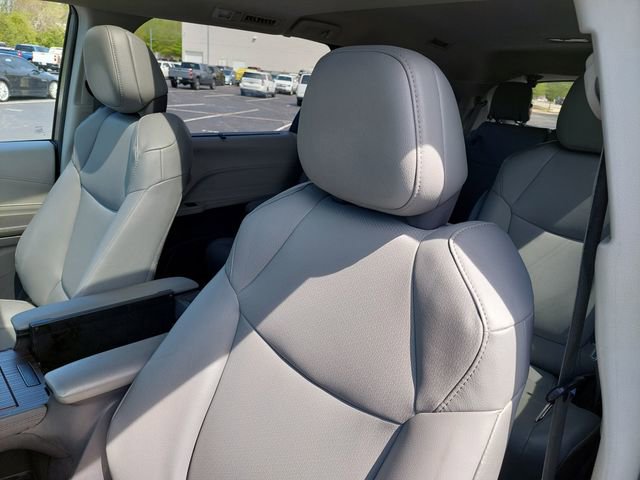 Used 2024 Toyota Sienna XLE w/ XLE Plus Package image 18