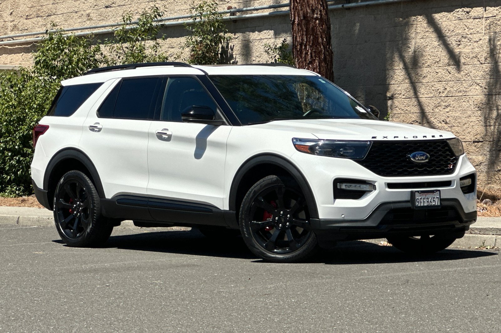 Used 2023 Ford Explorer ST w/ Equipment Group 401A AWD/4WD image 2