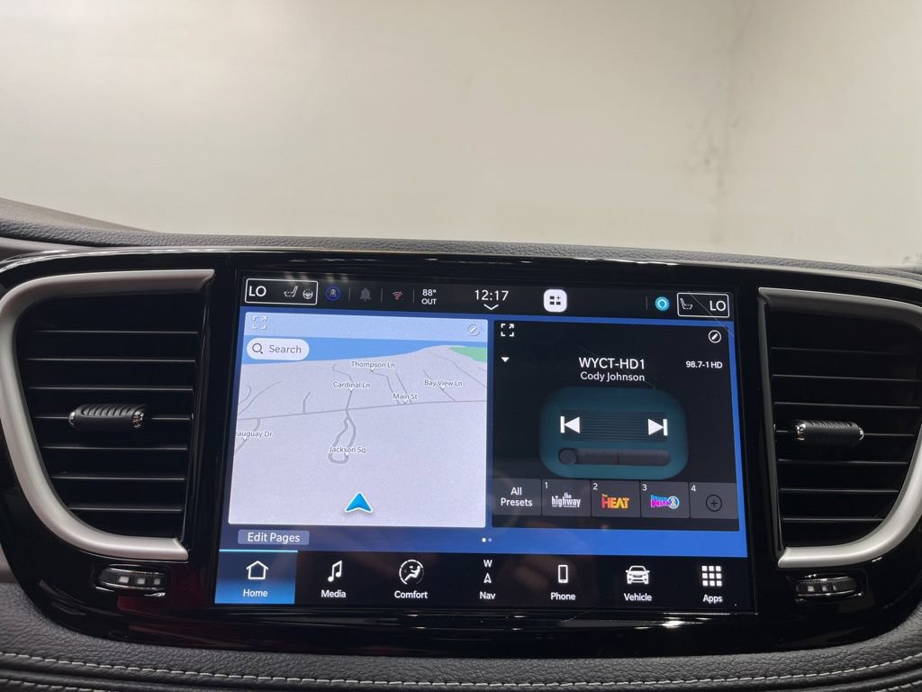 New 2027 Chrysler Pacifica Limited FWD image 17