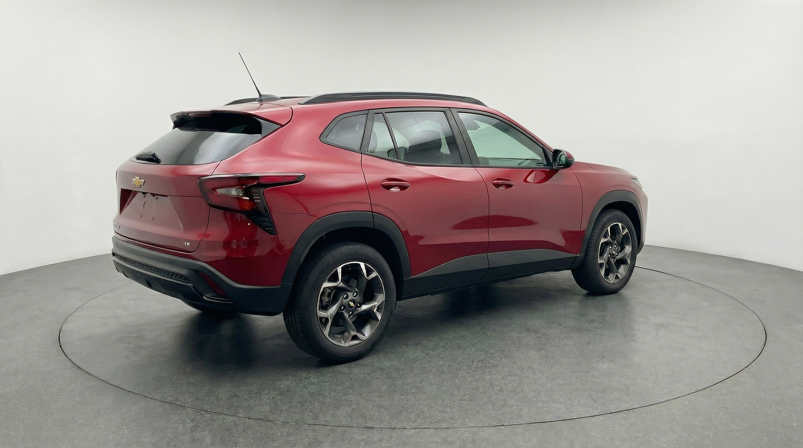 Used 2025 Chevrolet Trax LT FWD image 9