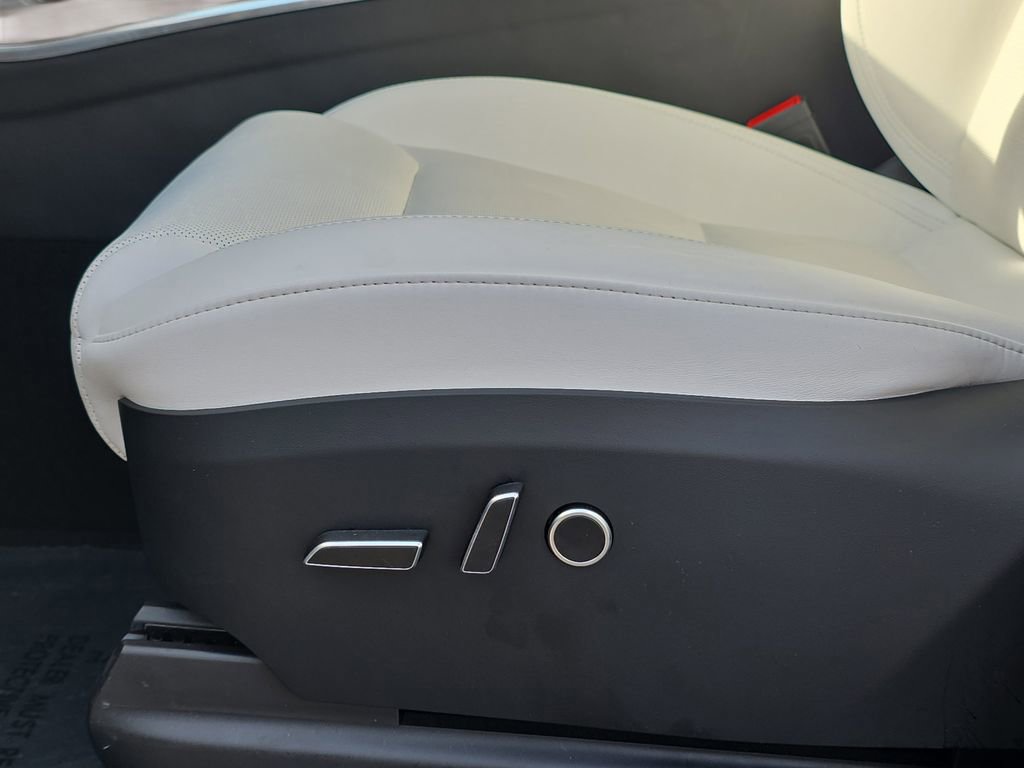 Used 2023 Tesla Model X image 34