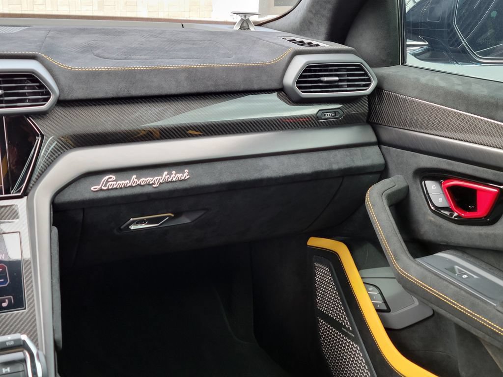 Used 2023 Lamborghini Urus Performante AWD/4WD image 16