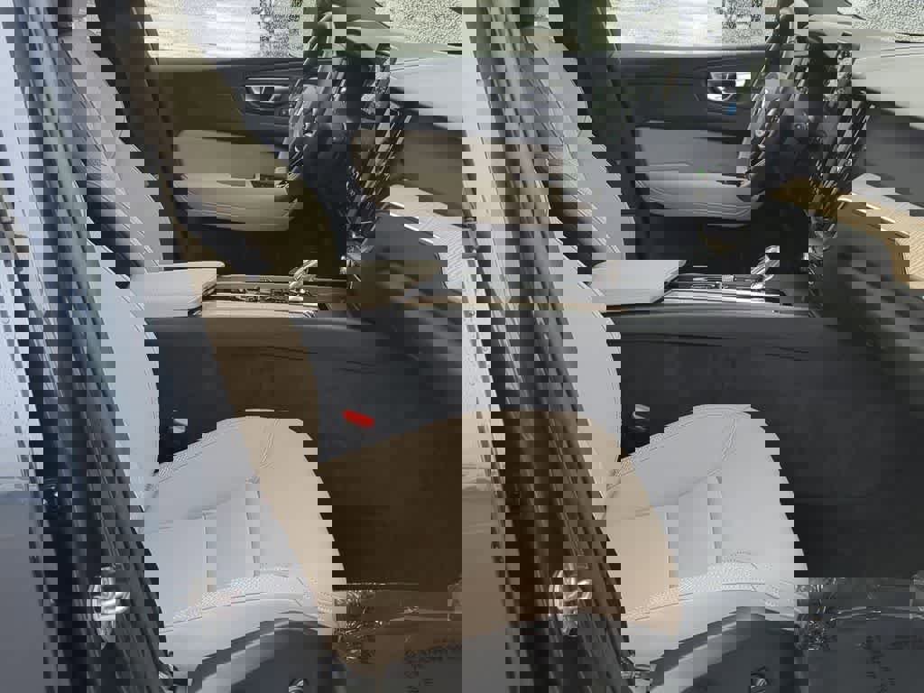 Used 2026 Volvo XC60 B5 Plus w/ Protection Package Premier image 20