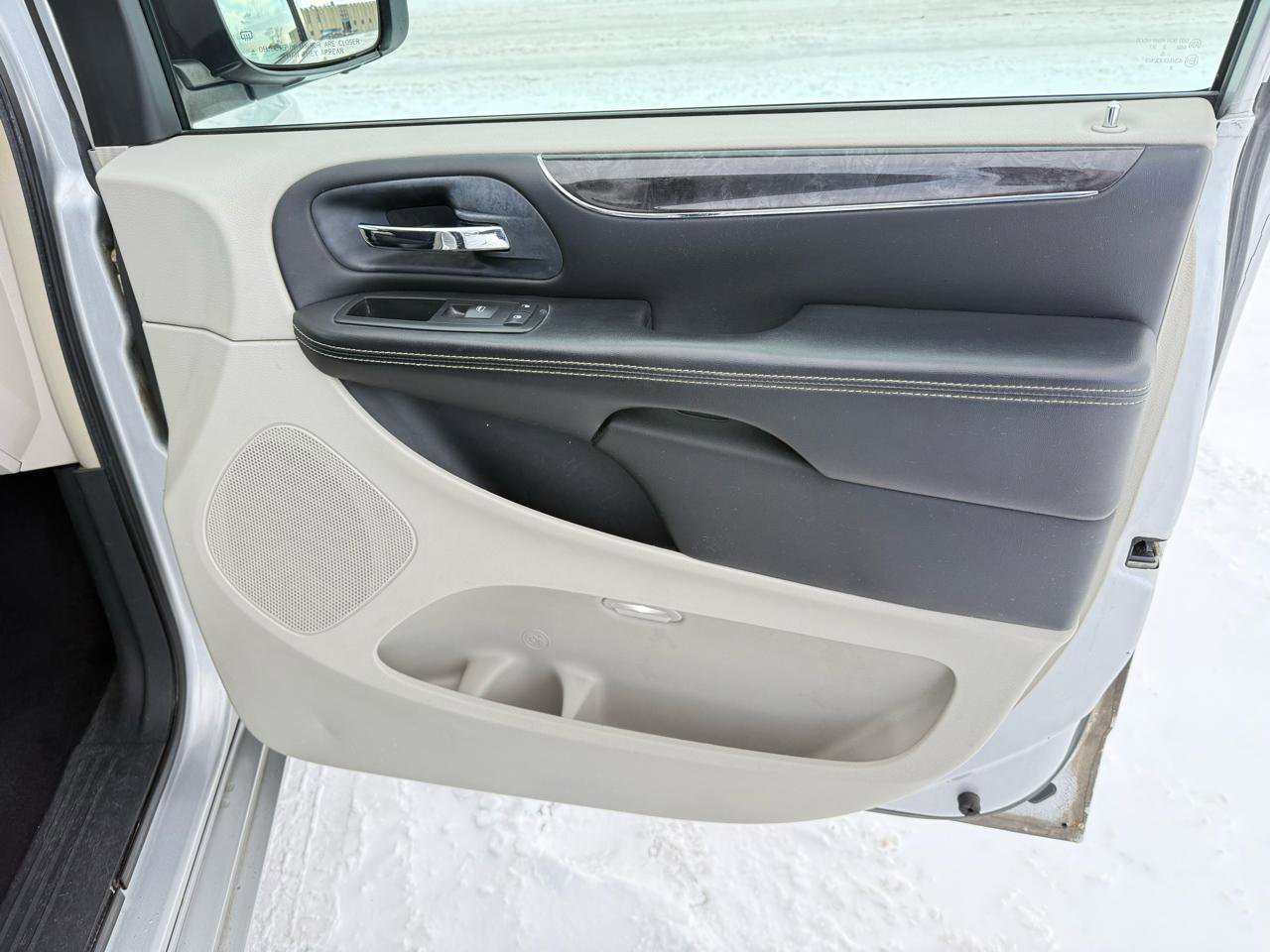 Used 2012 Chrysler Town & Country Touring image 13