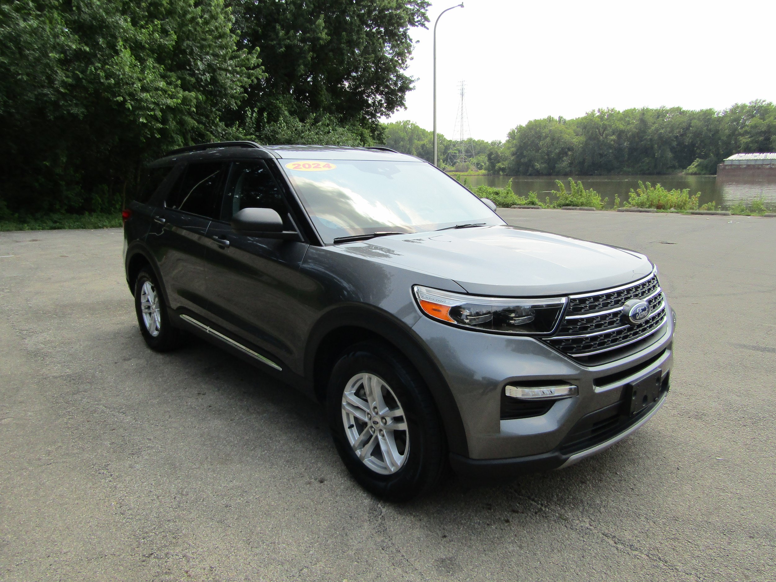Used 2024 Ford Explorer XLT w/ Equipment Group 202A AWD/4WD image 6