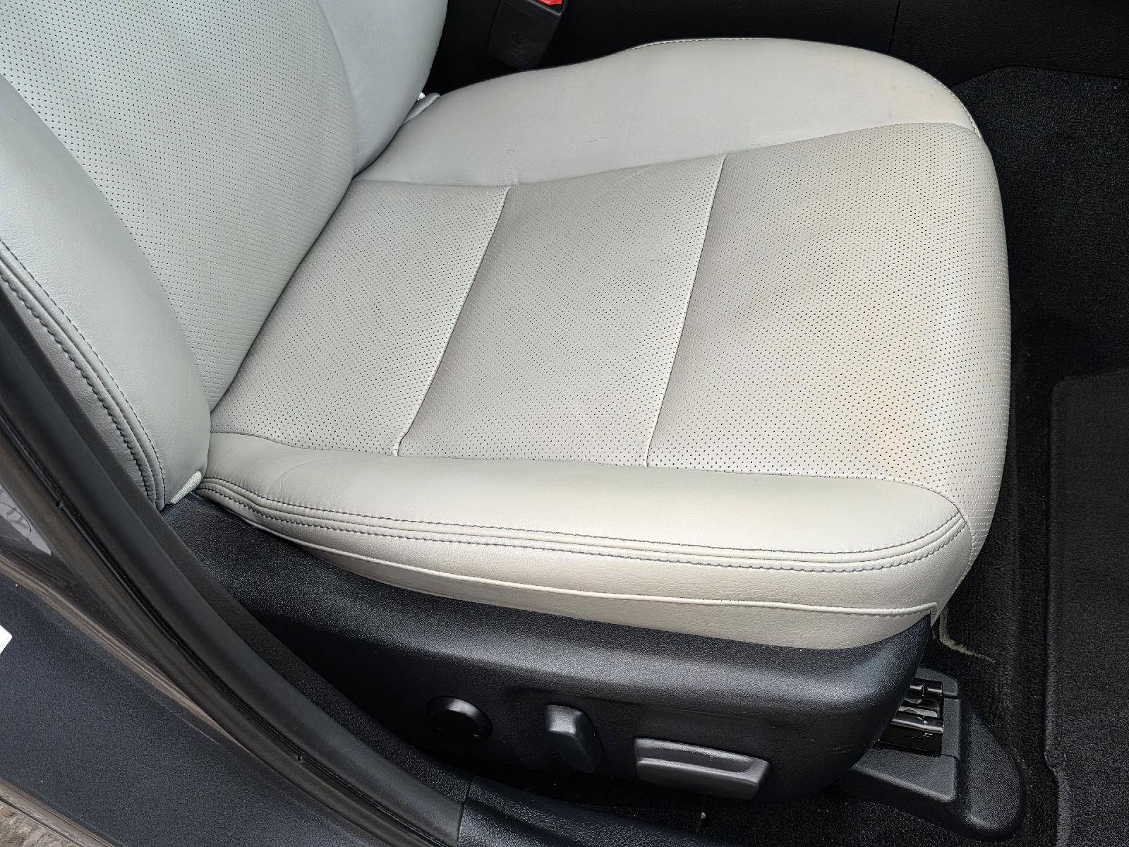 Used 2018 Toyota Avalon Limited image 33