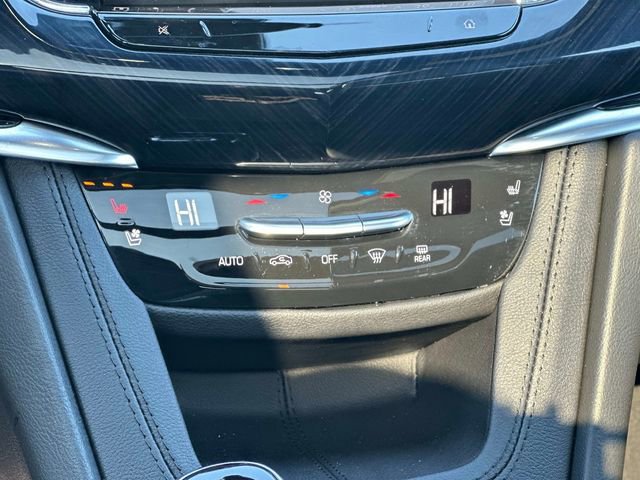 Used 2025 Cadillac XT6 Premium Luxury image 4