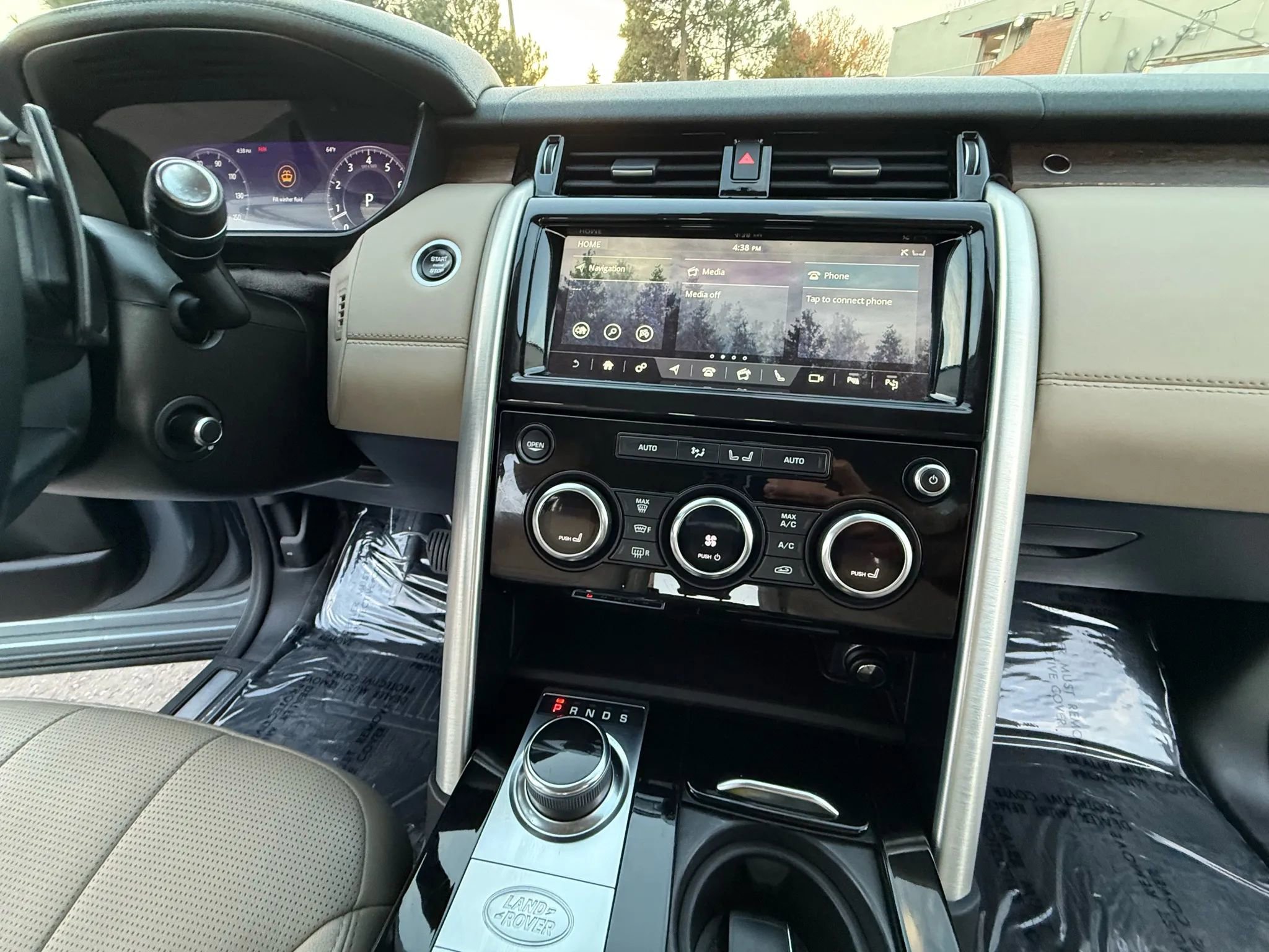 Used 2019 Land Rover Discovery HSE image 36