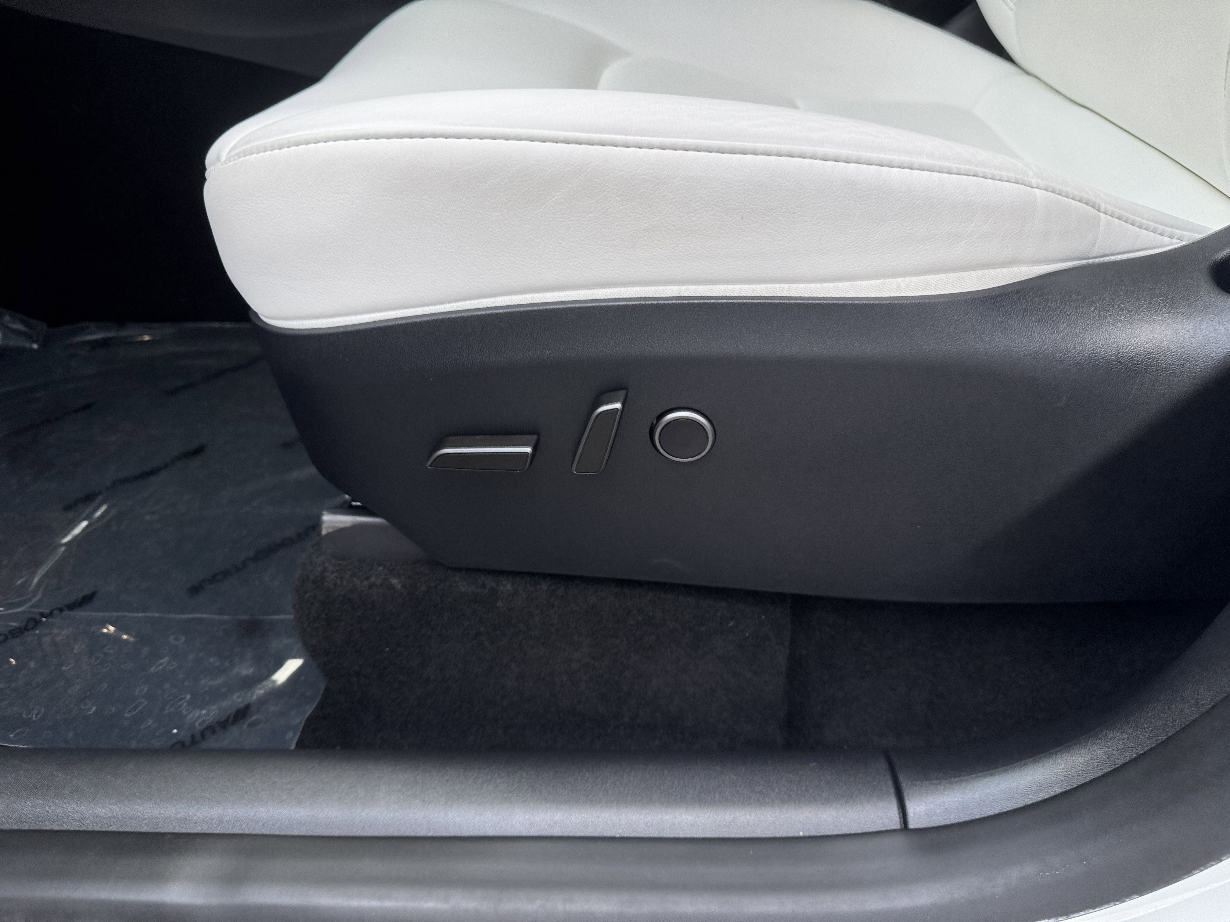 Used 2024 Tesla Model Y Long Range AWD/4WD image 25