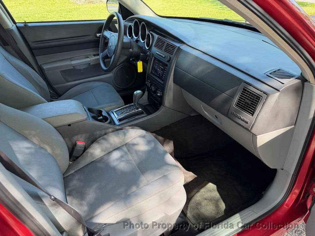 Used 2005 Dodge Magnum SE RWD image 35