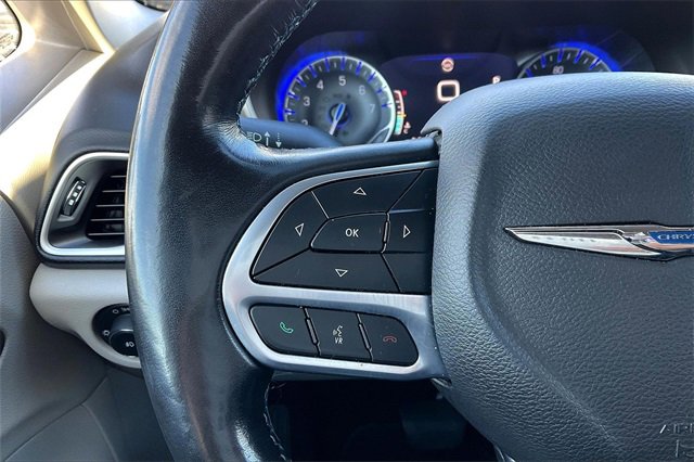 Used 2021 Chrysler Pacifica Touring-L image 20