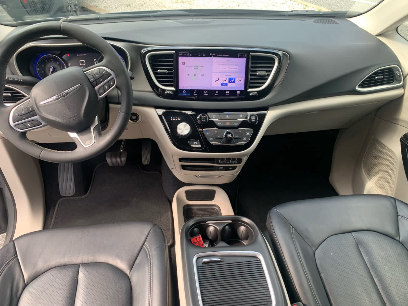 Used 2022 Chrysler Pacifica Touring-L FWD image 10