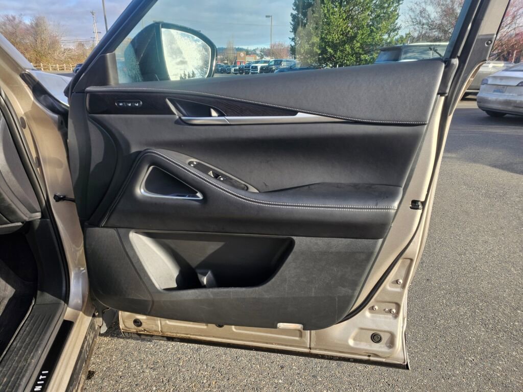 Used 2023 INFINITI QX60 Sensory w/ Vision Package AWD/4WD image 10