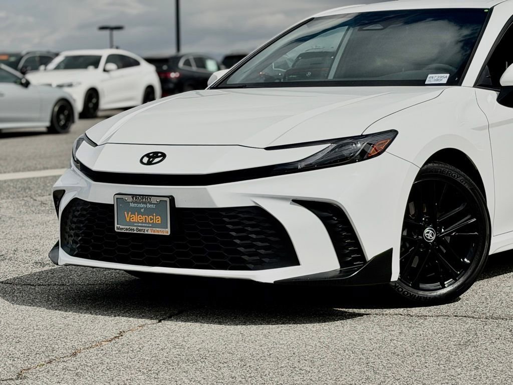 Used 2025 Toyota Camry SE w/ Convenience Package FWD image 3